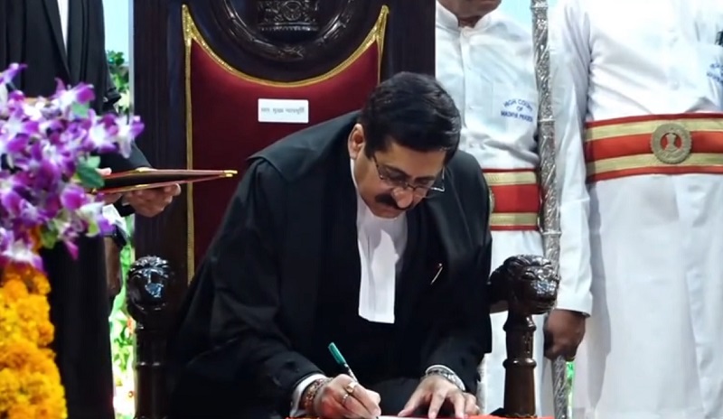 राजभवन में म.प्र. उच्च न्यायालय के मुख्य न्यायाधिपति का शपथ ग्रहण समारोह राजभवन में म.प्र. उच्च न्यायालय के मुख्य न्यायाधिपति का शपथ ग्रहण समारोह