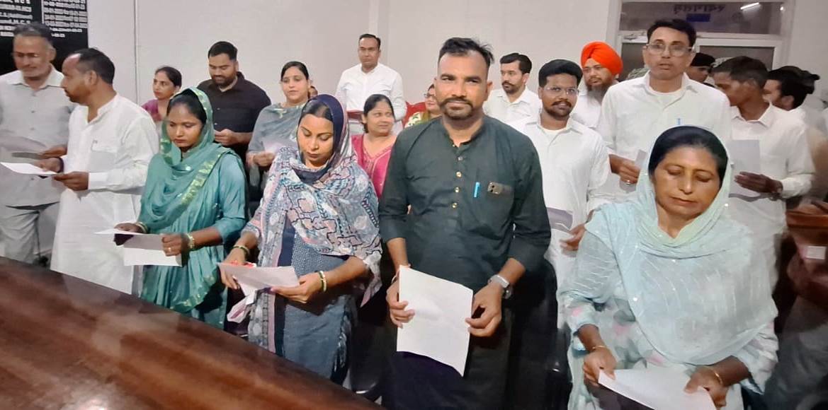 कालांवाली नगरपालिका के नवनिर्वाचित प्रधान व वार्ड पार्षद। कालांवाली नगरपालिका के नवनिर्वाचित प्रधान व वार्ड पार्षद।
