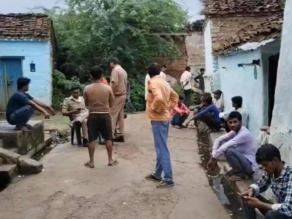 तालाब में उतराता मिला युवक का शव,परिजनों में कोहराम तालाब में उतराता मिला युवक का शव,परिजनों में कोहराम