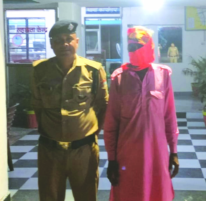 पुलिस गिरफ्त में आरोपित