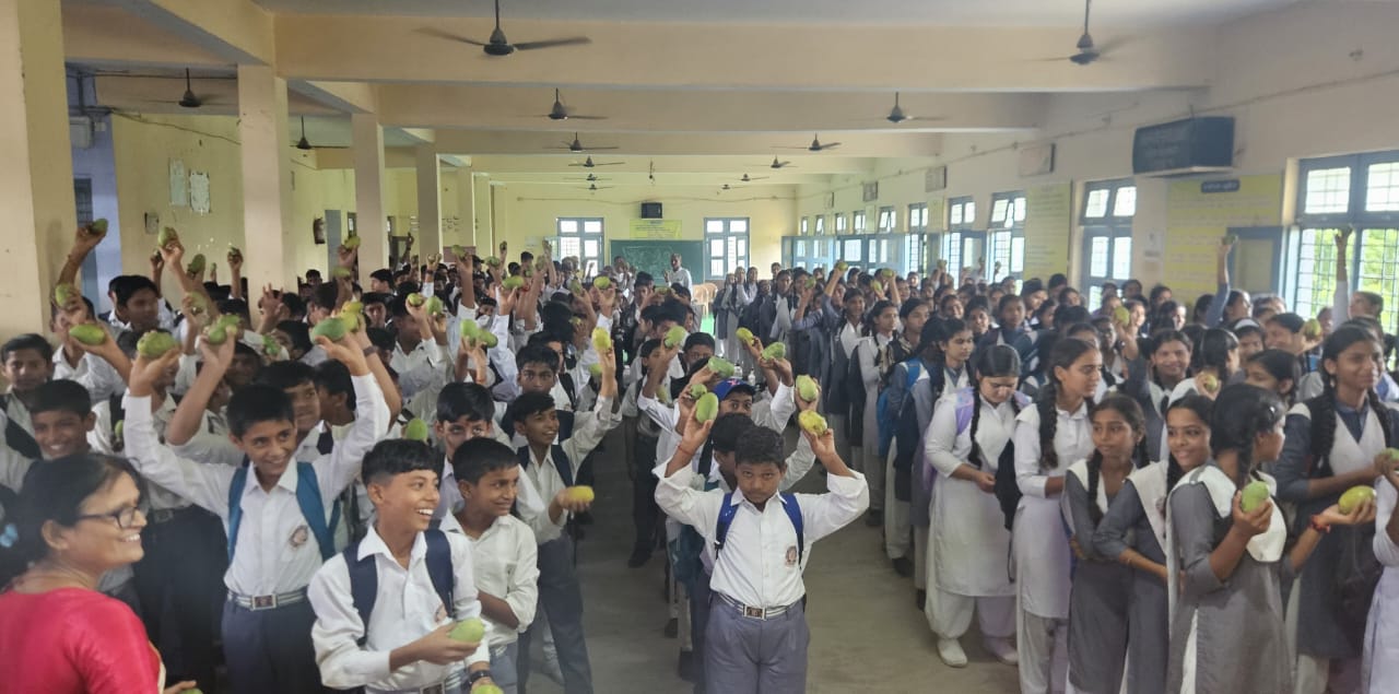 कन्नौज:- मानव सेवा समिति ने कन्हैयालाल सरस्वती विद्या मंदिर इंटर कालेज में मनाया मैंगो महोत्सव ! कन्नौज:- मानव सेवा समिति ने कन्हैयालाल सरस्वती विद्या मंदिर इंटर कालेज में मनाया मैंगो महोत्सव !