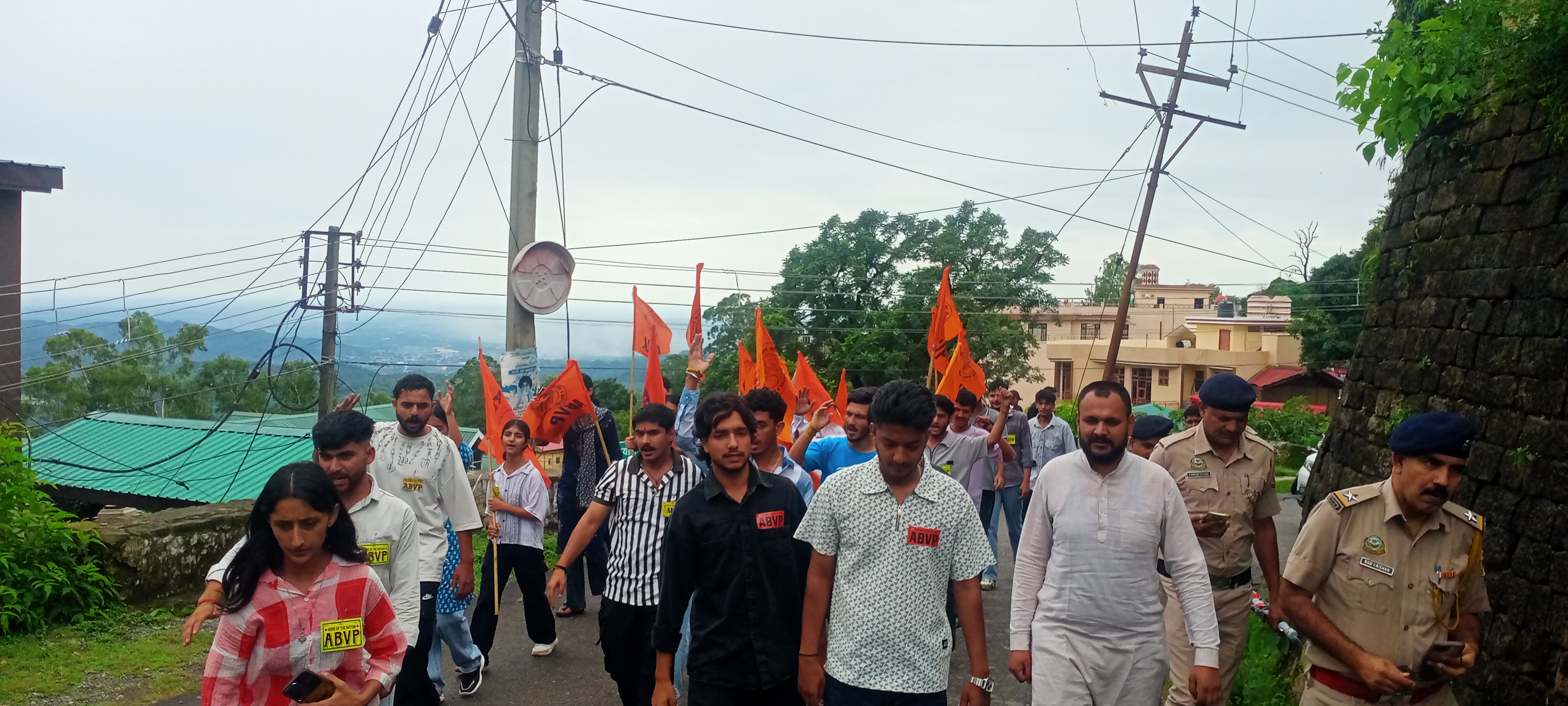 ओडिशा छात्रा प्रताड़ना मामले को लेकर नाहन में ए बी वी पी का प्रदर्शन व् नारेबाजी