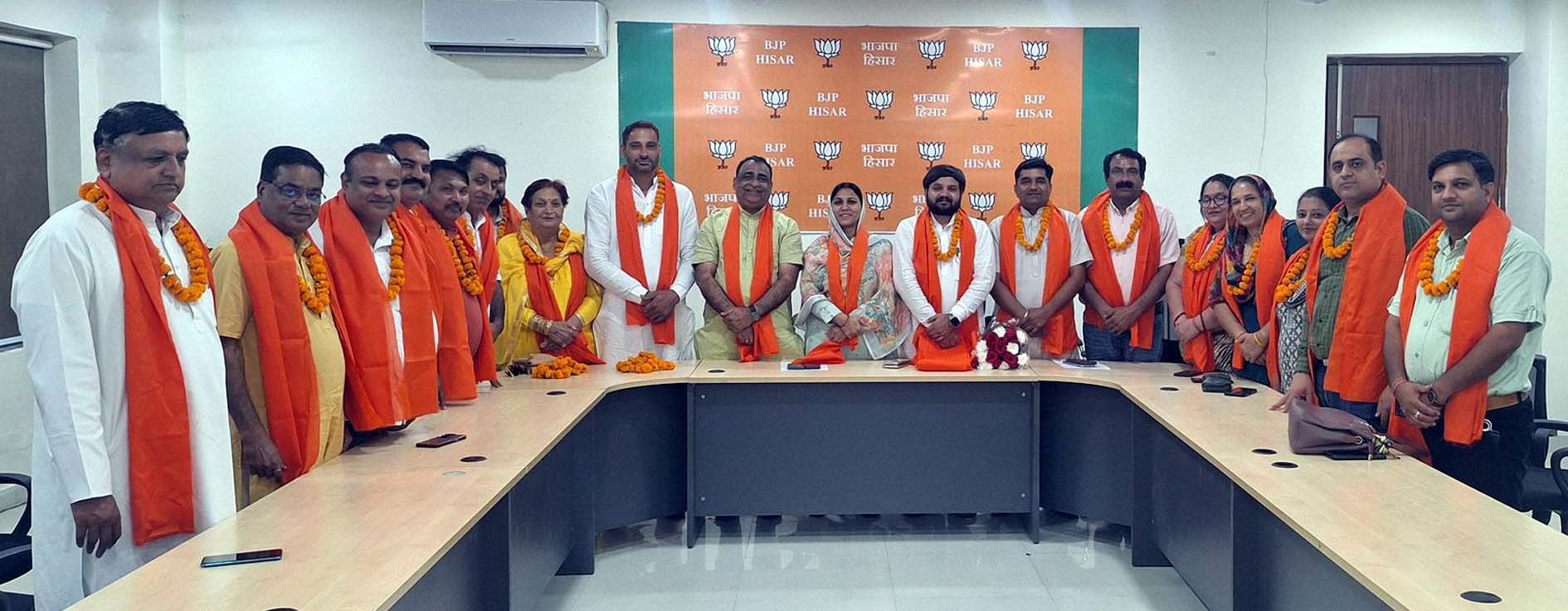 परिचयात्मक बैठक में उपस्थित सभी नवनियुक्त पदाधिकारी। परिचयात्मक बैठक में उपस्थित सभी नवनियुक्त पदाधिकारी।