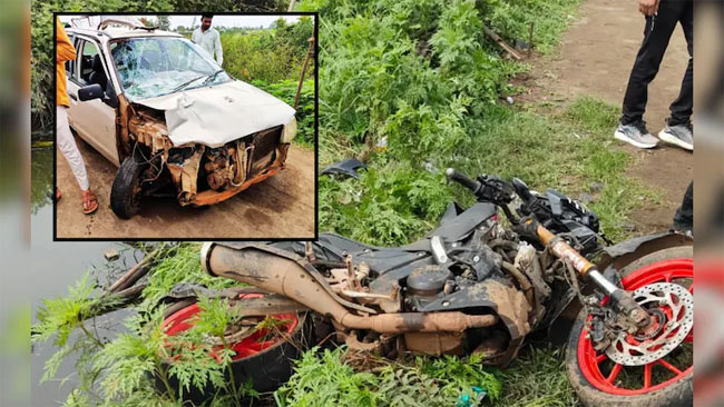 फोटो:नासिक में दुर्घटनाग्रस्त कार फोटो:नासिक में दुर्घटनाग्रस्त कार