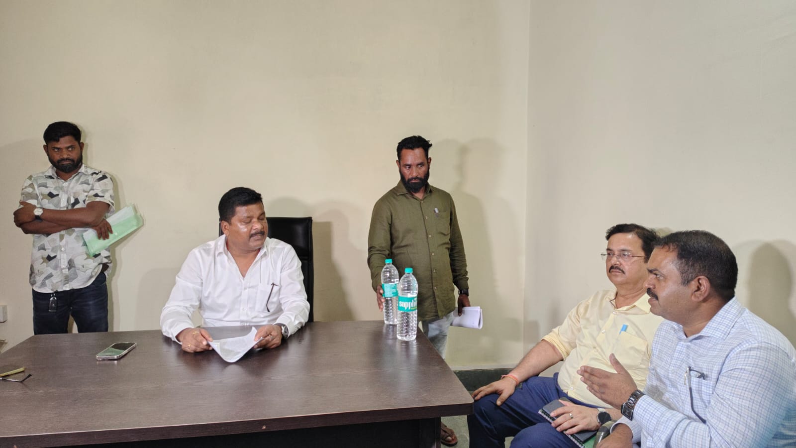 नामकुम अंचल में विधायक राजेश, सीओ समेत अन्य