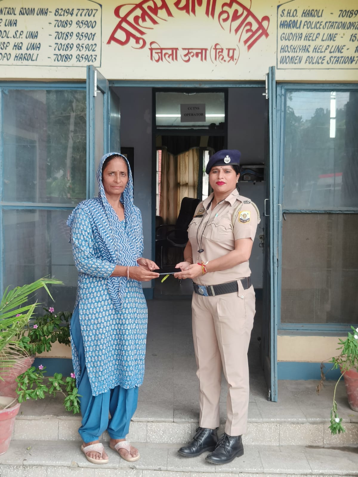 हरोली पुलिस ने ढूंढे 29 हजार के फोन हरोली पुलिस ने ढूंढे 29 हजार के फोन