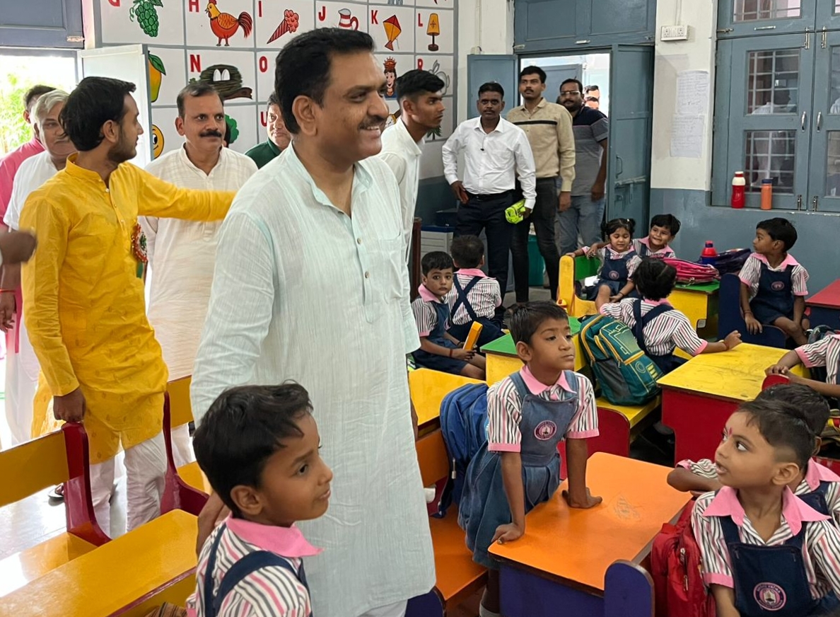 कन्नौज:- मानव सेवा समिति ने कन्हैयालाल सरस्वती विद्या मंदिर इंटर कालेज में मनाया मैंगो महोत्सव ! कन्नौज:- मानव सेवा समिति ने कन्हैयालाल सरस्वती विद्या मंदिर इंटर कालेज में मनाया मैंगो महोत्सव !