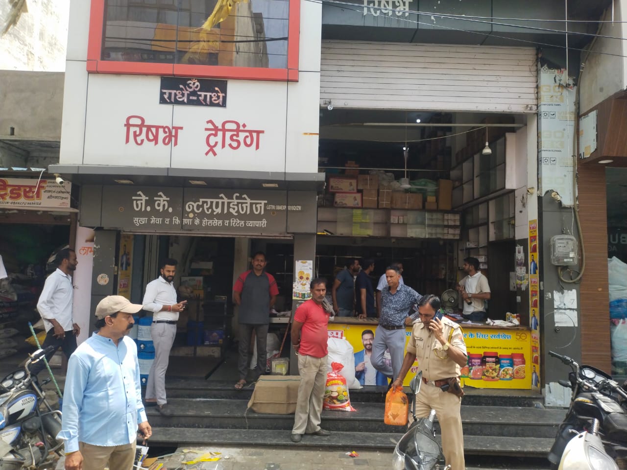 भीलवाड़ा में नकली खोपरा पावडर का बड़ा भंडाफोड़ ऋषभ ट्रेडिंग और जेके एंटरप्राइज पर पुलिस की छापेमारी, हजारों रुपये का माल जब्त भीलवाड़ा में नकली खोपरा पावडर का बड़ा भंडाफोड़ ऋषभ ट्रेडिंग और जेके एंटरप्राइज पर पुलिस की छापेमारी, हजारों रुपये का माल जब्त