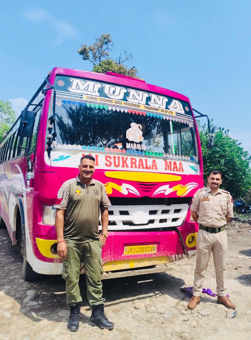 जम्मू पुलिस ने अखनूर में चोरी हुई बस 24 घंटे के भीतर बरामद की जम्मू पुलिस ने अखनूर में चोरी हुई बस 24 घंटे के भीतर बरामद की