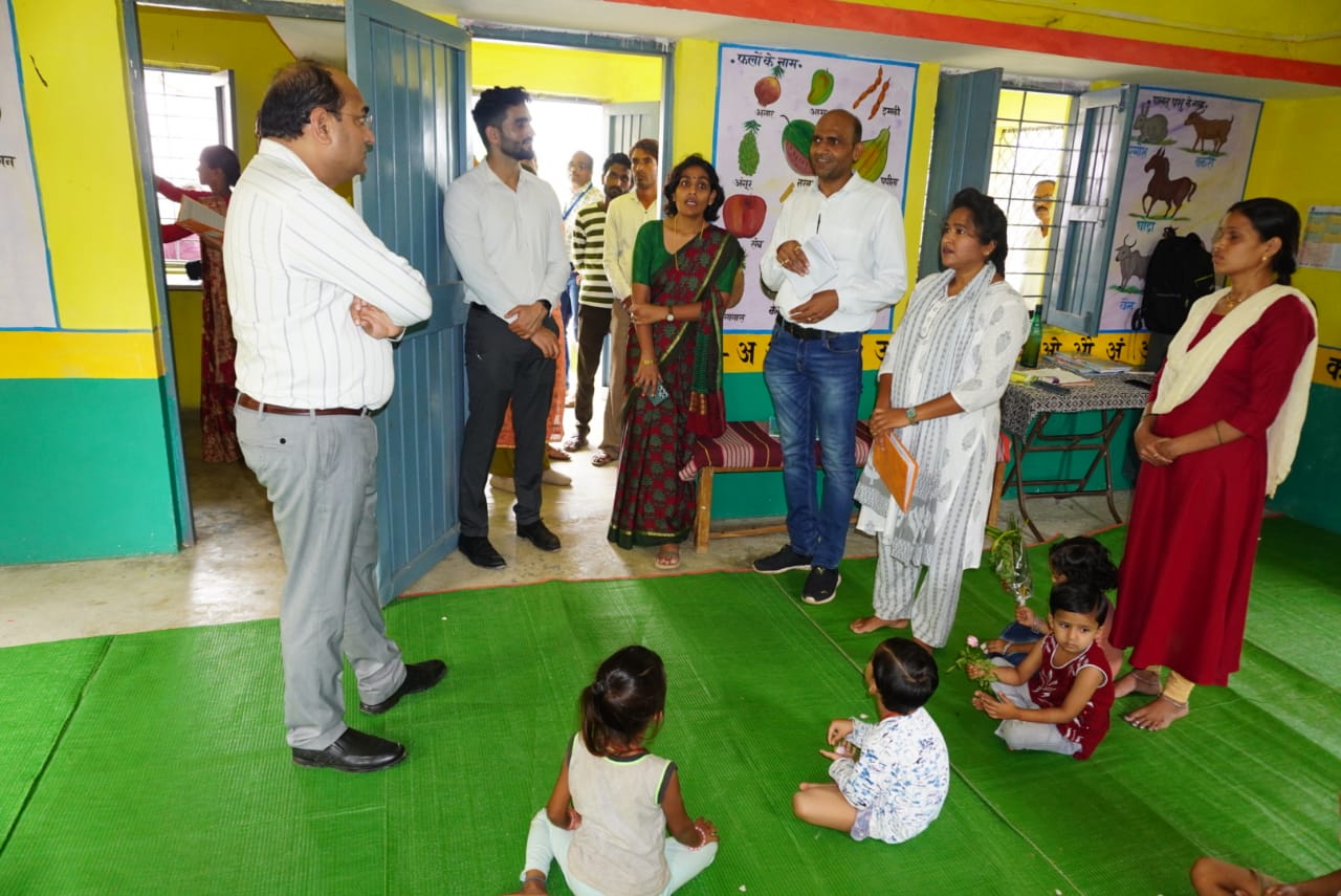 Seoni: Divisional Commissioner inspected the construction works and reviewed the departmental schemes