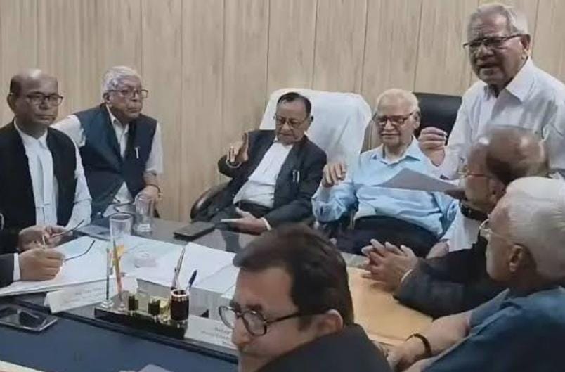 एल्डर्स कमेटी दी बार एसोसिएशन एंड लाइब्रेरी मुरादाबाद व चुनाव समिति की संयुक्त बैठक सम्पन्न। एल्डर्स कमेटी दी बार एसोसिएशन एंड लाइब्रेरी मुरादाबाद व चुनाव समिति की संयुक्त बैठक सम्पन्न।