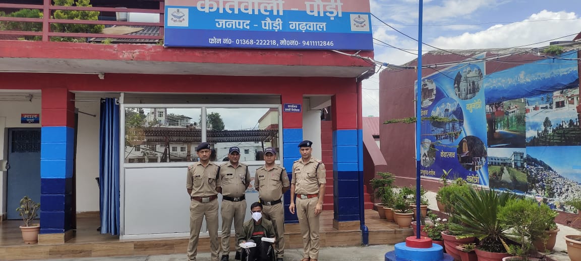 पौड़ी पुलिस की गिरफ्त में शातिर चोर पौड़ी पुलिस की गिरफ्त में शातिर चोर