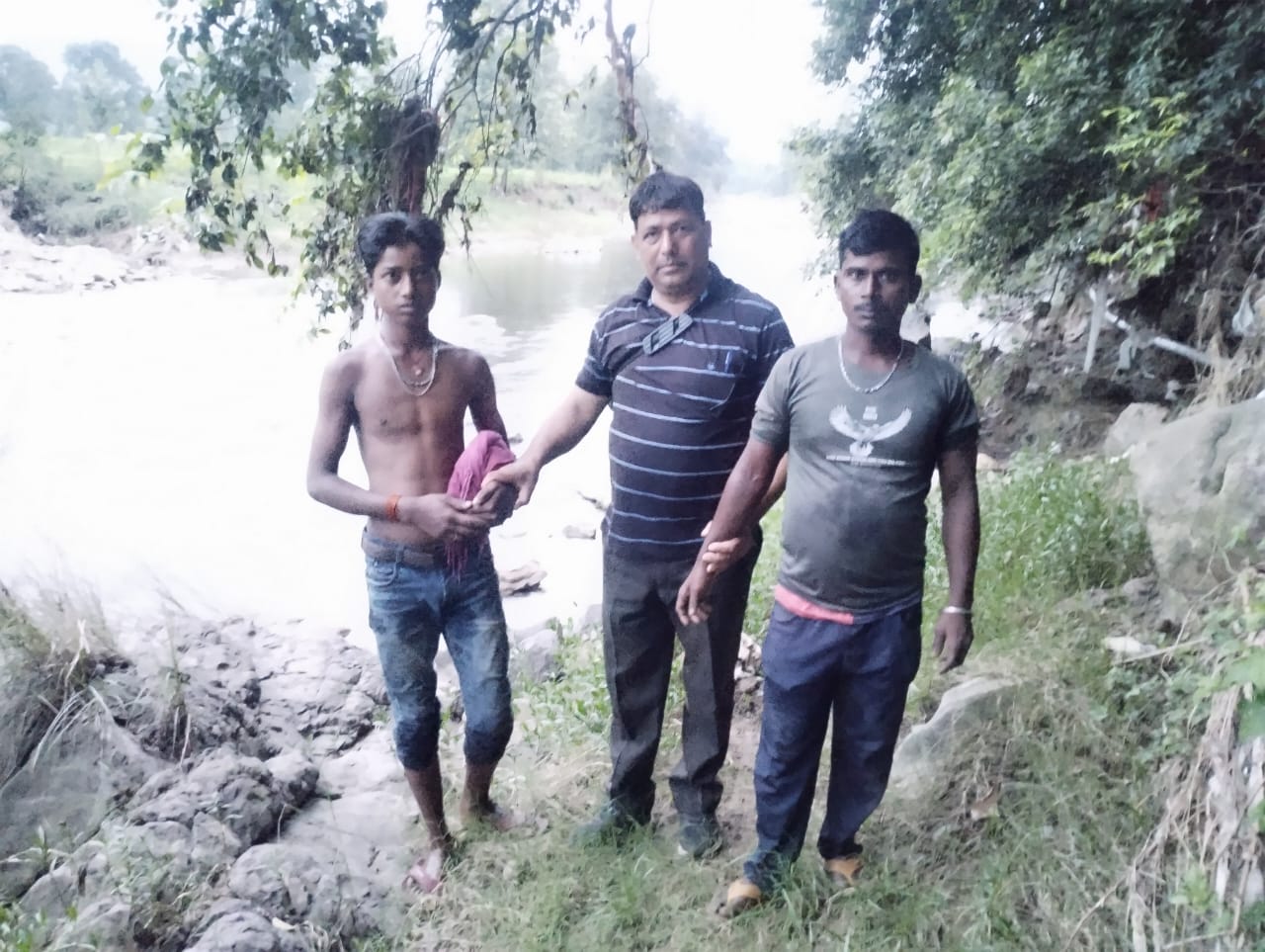 मछली का अवैध शिकार करने वालों के खिलाफ कार्रवाई।