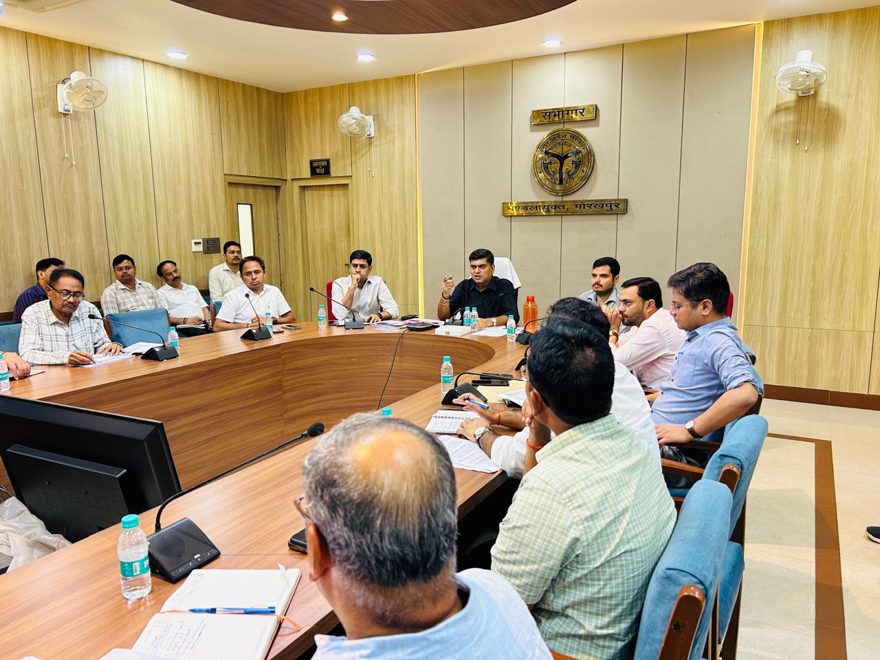 मण्डलायुक्त ने किया 10 करोड़ रूपये से अधिक लागत की निर्माणाधीन व सौंदर्यींकरण परियोजनाओं की समीक्षा*