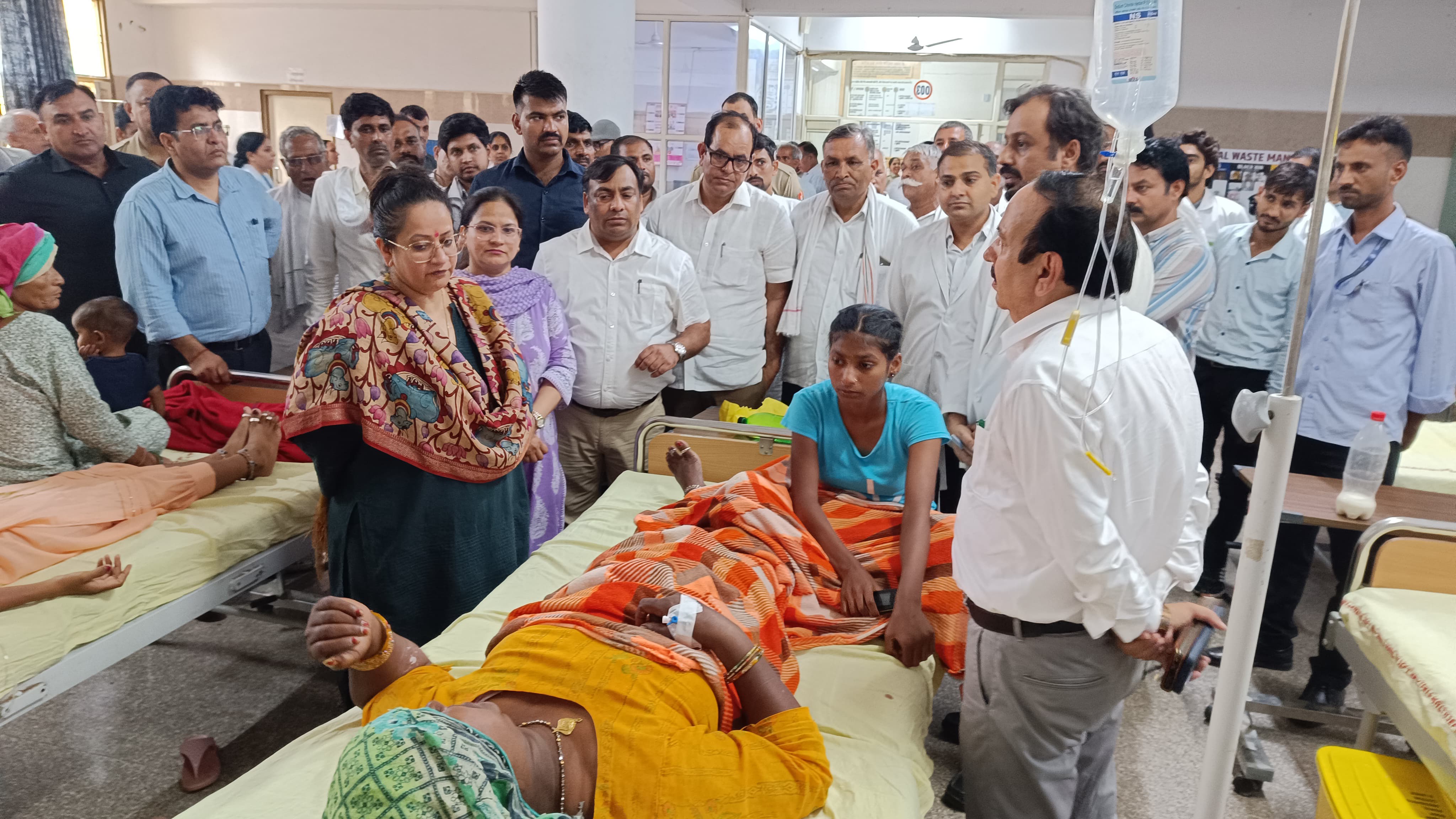 उप मंडल स्तरीय नागरिक अस्पताल का निरीक्षण करती स्वास्थ्य मंत्री आरती सिंह राव। उप मंडल स्तरीय नागरिक अस्पताल का निरीक्षण करती स्वास्थ्य मंत्री आरती सिंह राव।