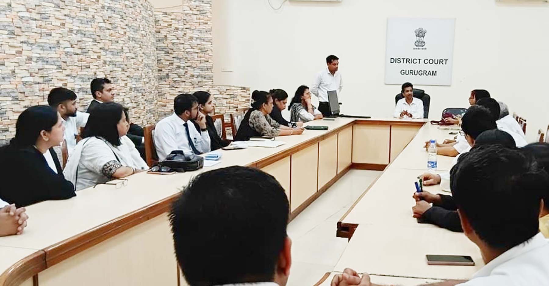 गुरुग्राम में राष्ट्रीय मध्यस्थता अभियान के तहत मध्यस्थता अधिवक्ताओं एवं पैनल पैरालीगल स्वयंसेवकों की बैठक लेते जिला विधिक सेवाएं प्राधिकरण गुरुग्राम के सचिव रजत वर्मा। गुरुग्राम में राष्ट्रीय मध्यस्थता अभियान के तहत मध्यस्थता अधिवक्ताओं एवं पैनल पैरालीगल स्वयंसेवकों की बैठक लेते जिला विधिक सेवाएं प्राधिकरण गुरुग्राम के सचिव रजत वर्मा।