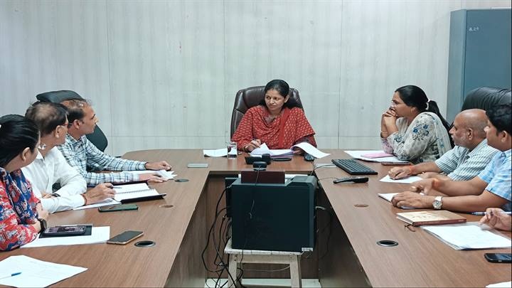 कलेक्टर ने खाद्य विभाग की समीक्षा की