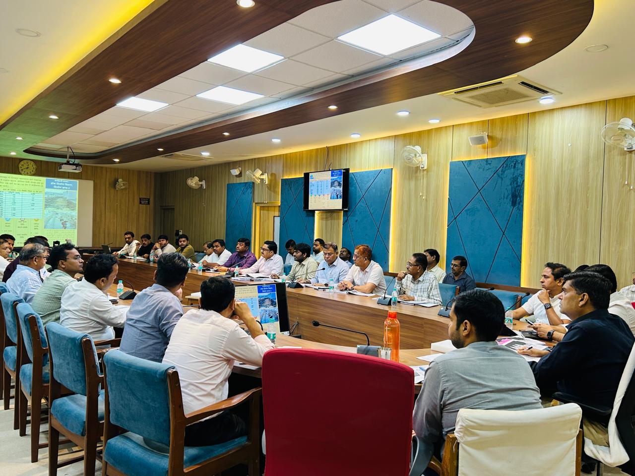 मण्डलायुक्त ने किया 10 करोड़ रूपये से अधिक लागत की निर्माणाधीन व सौंदर्यींकरण परियोजनाओं की समीक्षा*