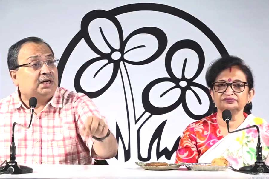 तृणमूल की प्रेस कॉन्फ्रेंस तृणमूल की प्रेस कॉन्फ्रेंस