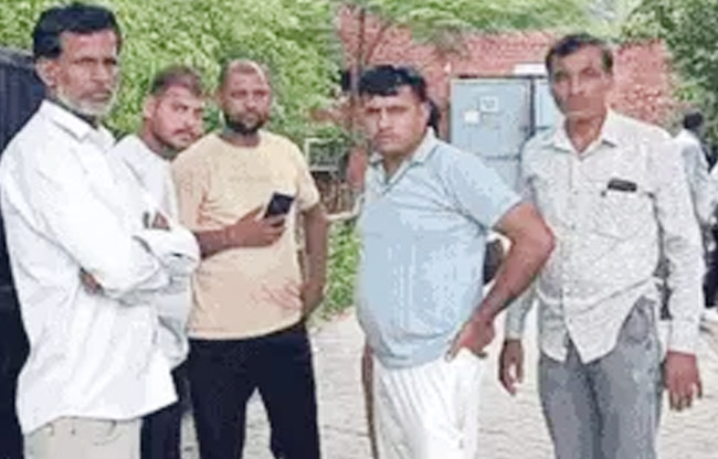सोनीपत: सिविल अस्पताल में पहुंचे परिजन सोनीपत: सिविल अस्पताल में पहुंचे परिजन