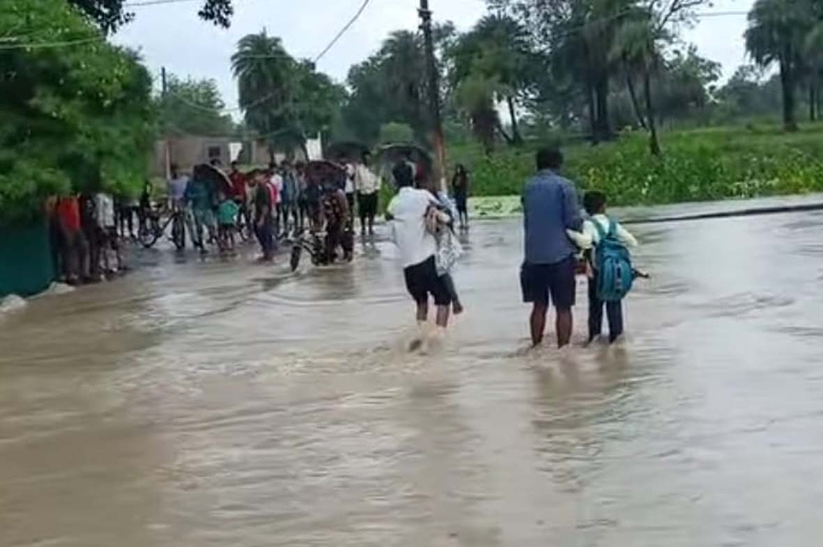 24 घंटे में चार इंच से ज्यादा बरसे बादल 24 घंटे में चार इंच से ज्यादा बरसे बादल