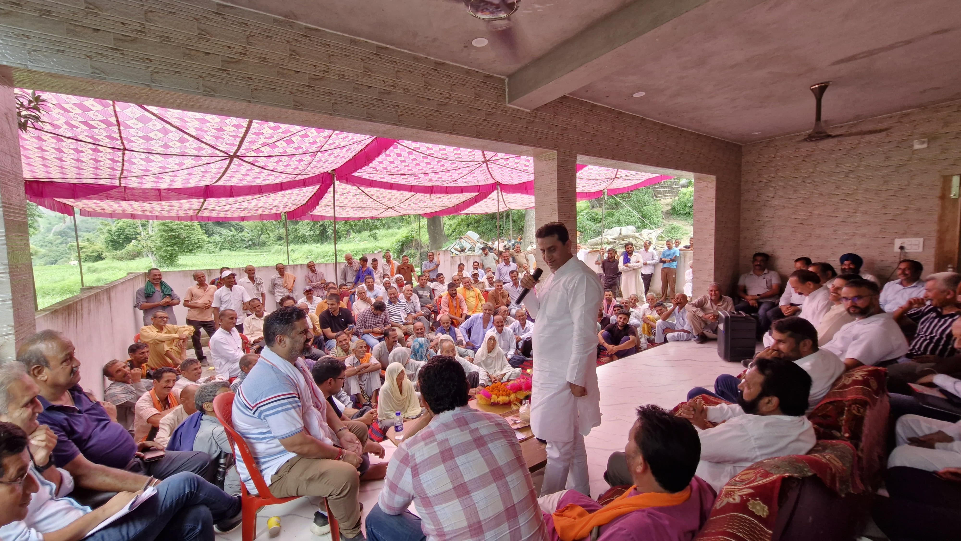 Jasrotia organized a public hearing in Juthana, gave instructions to the concerned officials to solve the public problems