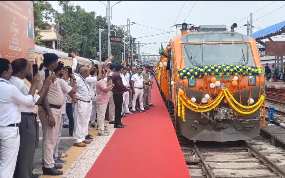 सज-धज कर तैयार अमृत भारत एक्सप्रेस