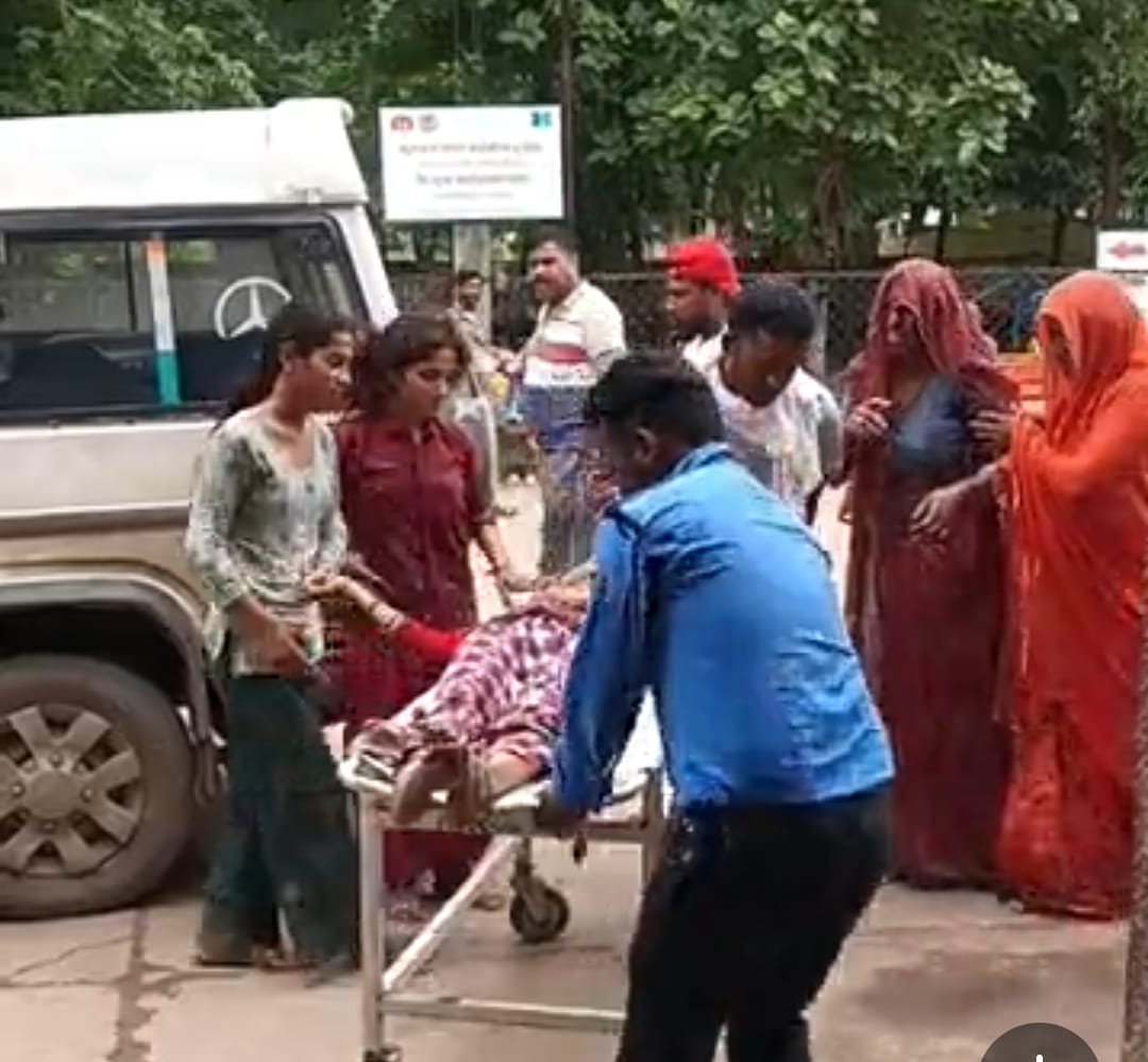 श्योपुर : खेत के रास्ते को लेकर चली कुल्हाड़ी-लाठी, 12 लोग घायल श्योपुर : खेत के रास्ते को लेकर चली कुल्हाड़ी-लाठी, 12 लोग घायल