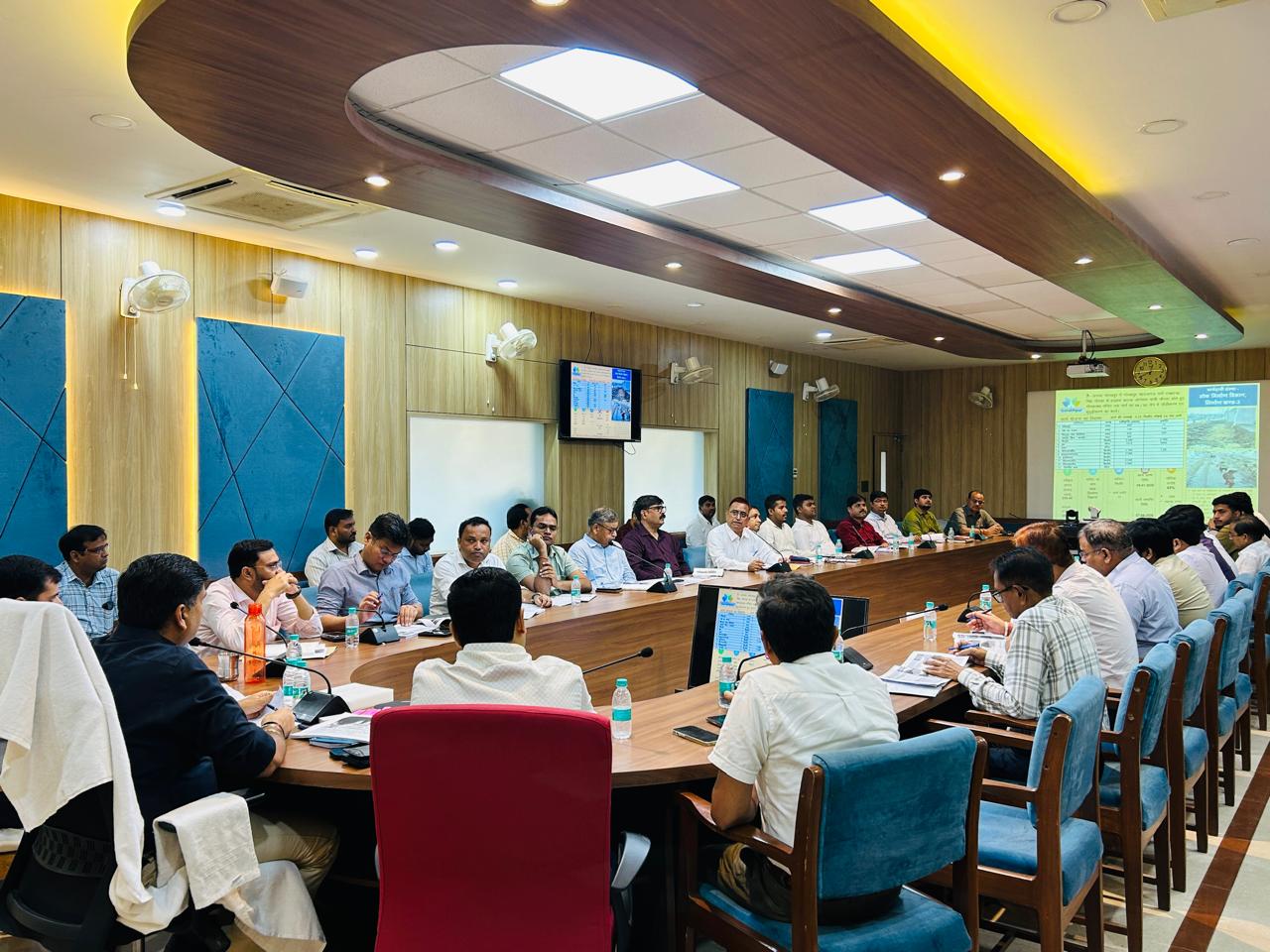 मण्डलायुक्त ने किया 10 करोड़ रूपये से अधिक लागत की निर्माणाधीन व सौंदर्यींकरण परियोजनाओं की समीक्षा*