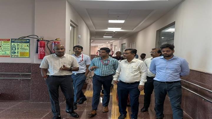 कलेक्टर ने एनआईएमएचआर, संकल्प वृद्धाश्रम और नशा‍मुक्ति केंद्र का किया निरीक्षण