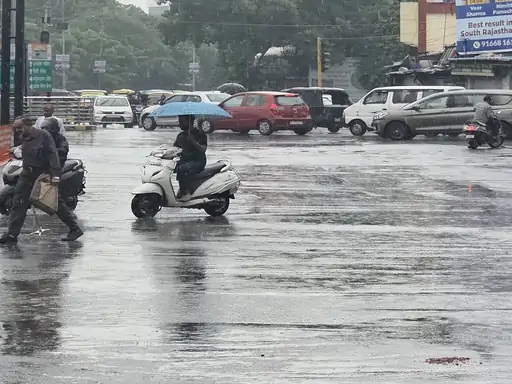 उदयपुर में रिमझिम बारिश से मौसम हुआ सुहावना, फतहसागर का जलस्तर पहुंचा 10 फीट उदयपुर में रिमझिम बारिश से मौसम हुआ सुहावना, फतहसागर का जलस्तर पहुंचा 10 फीट