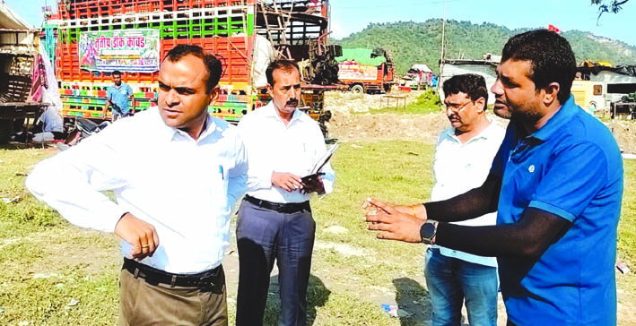 निरीक्षण करते डीएम निरीक्षण करते डीएम