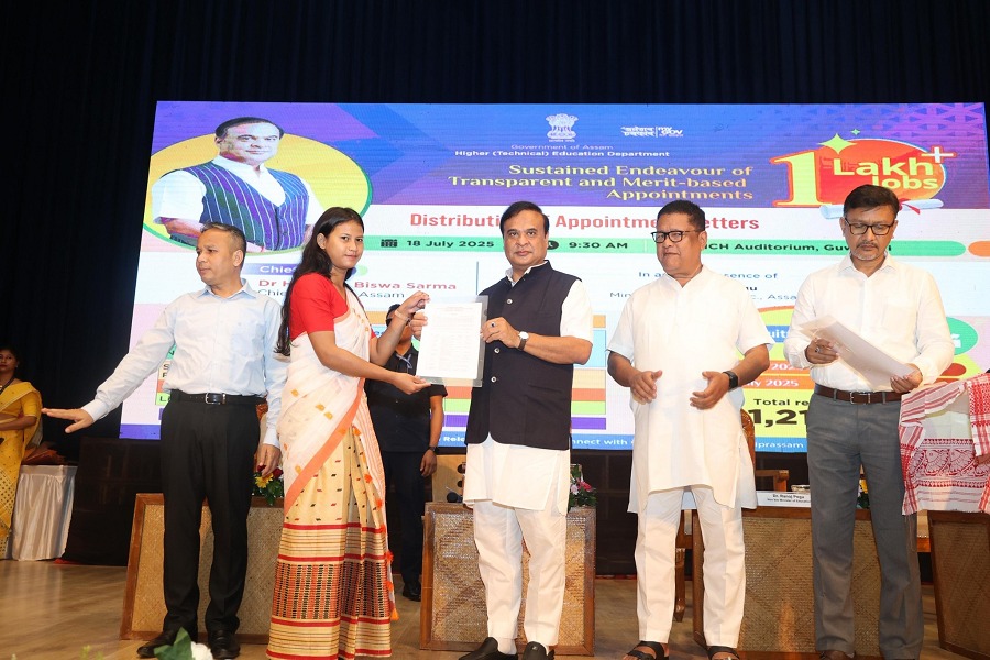 मुख्यमंत्री डॉ हिमंत बिस्व सरमा गुवाहाटी में 342 नियुक्ति पत्र वितरण समारोह में। मुख्यमंत्री डॉ हिमंत बिस्व सरमा गुवाहाटी में 342 नियुक्ति पत्र वितरण समारोह में।