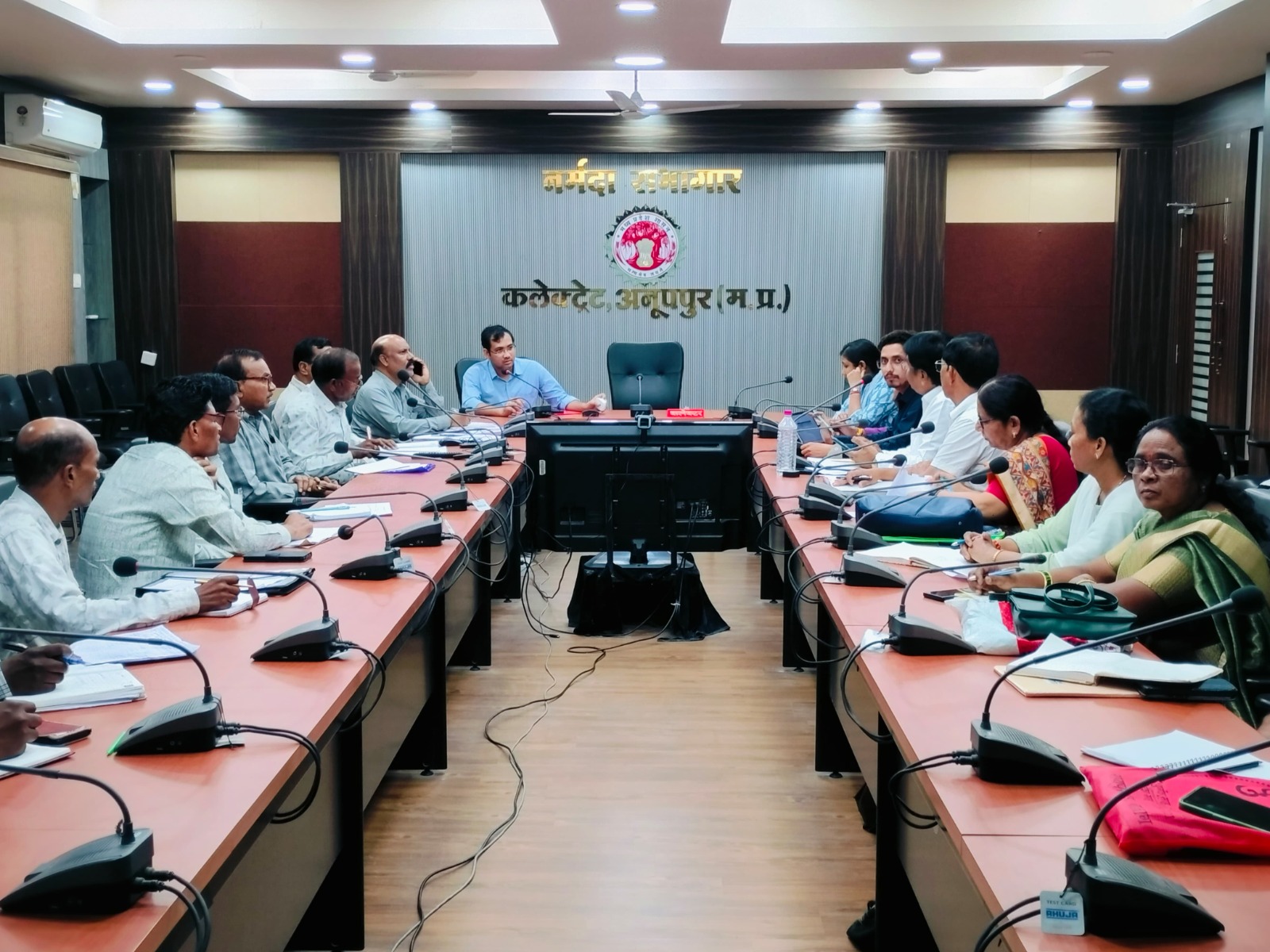 बैठक में सीईओ जिला पंचायत बैठक में सीईओ जिला पंचायत