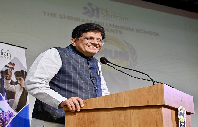 कार्यक्रम को संबोधित करते हुए पीयूष गोयल कार्यक्रम को संबोधित करते हुए पीयूष गोयल