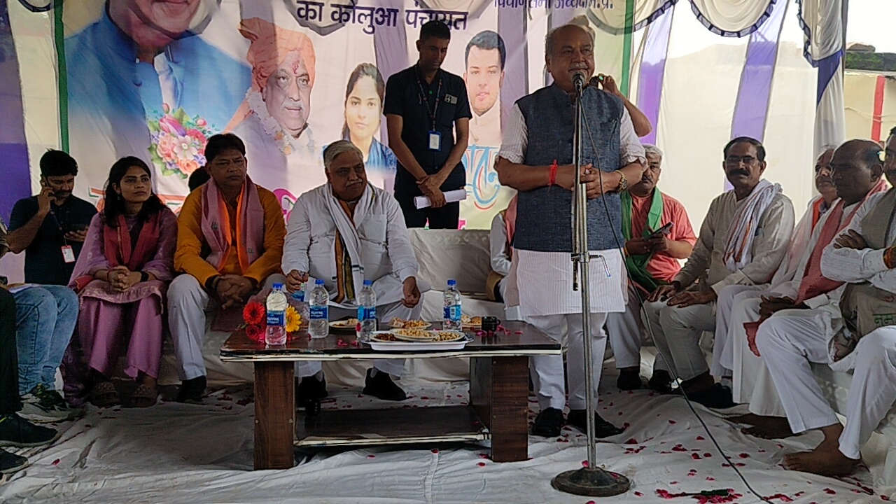 कार्यक्रम को संबोधित करते विधानसभा अध्यक्ष नरेन्द्र सिंह तोमर कार्यक्रम को संबोधित करते विधानसभा अध्यक्ष नरेन्द्र सिंह तोमर