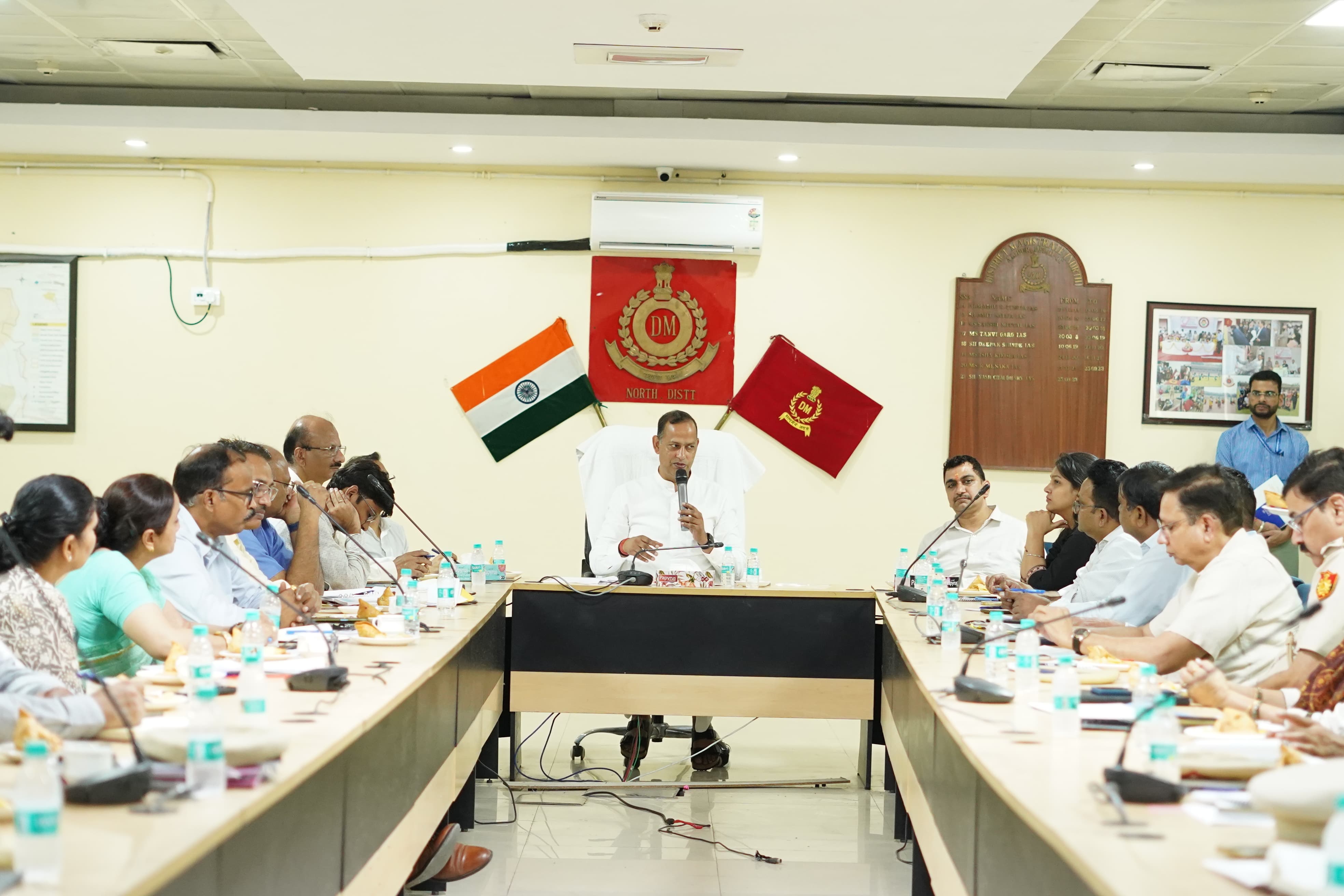 उत्तर दिल्ली जिले में नशामुक्ति अभियान की प्रगति और रणनीति को लेकर शुक्रवार को समीक्षा बैठक करते समाज कल्याण मंत्री रविंद्र इंद्राज सिंह उत्तर दिल्ली जिले में नशामुक्ति अभियान की प्रगति और रणनीति को लेकर शुक्रवार को समीक्षा बैठक करते समाज कल्याण मंत्री रविंद्र इंद्राज सिंह