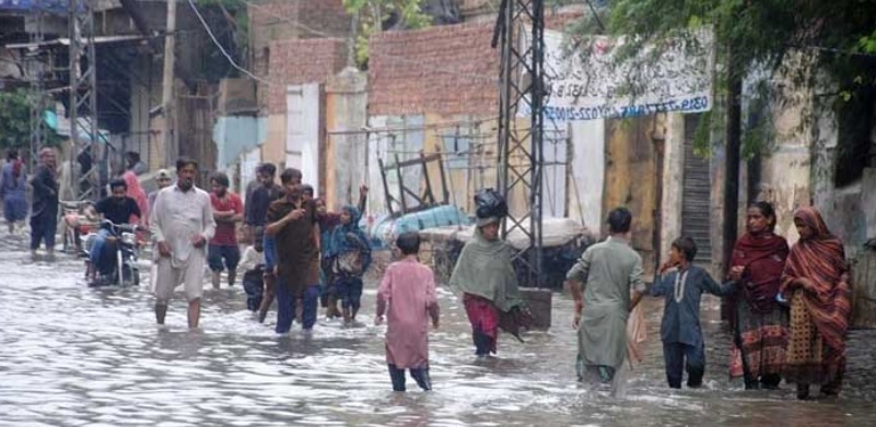 पाकिस्तान में बाढ़ से भारी तबाही हुई है। फोटो-एआरवाई न्यूज चैनल
