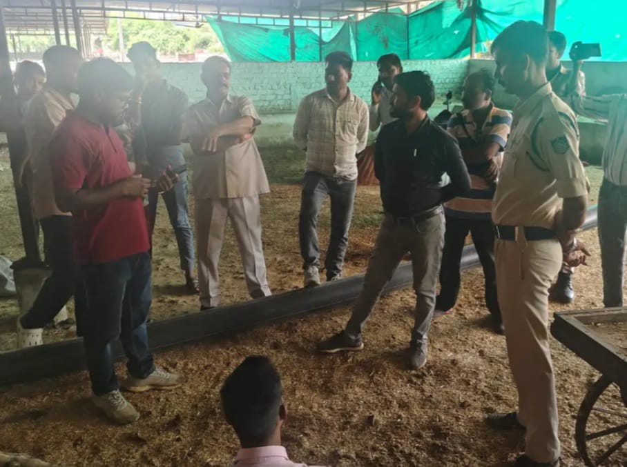 मिला आधा शव,कर्मचारियों पर लापरवाही का आरोप मिला आधा शव,कर्मचारियों पर लापरवाही का आरोप