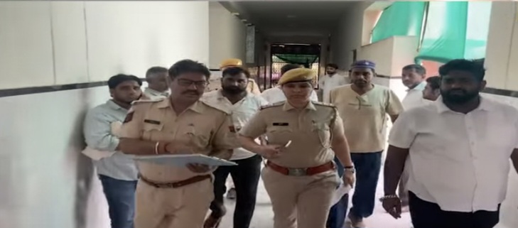 नरेगा गड्ढे में डूबने से तीन लड़कियों की मौत, एक गंभीर घायल नरेगा गड्ढे में डूबने से तीन लड़कियों की मौत, एक गंभीर घायल
