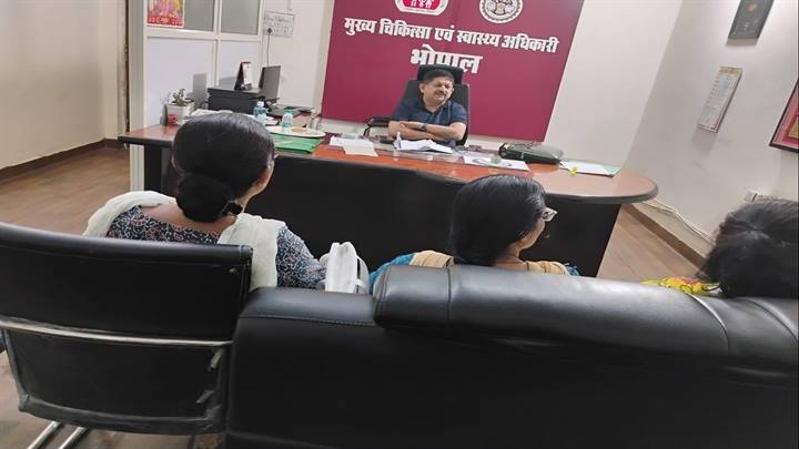 सीएमएचओ ने की डेंगू नियंत्रण को लेकर समीक्षा सीएमएचओ ने की डेंगू नियंत्रण को लेकर समीक्षा