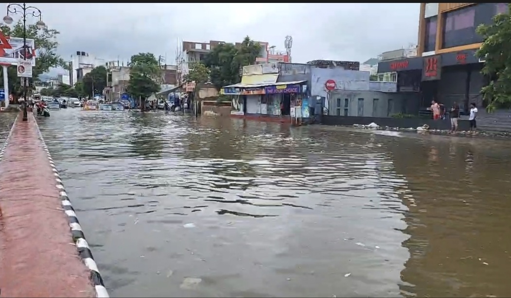 आनासागर, वरुण सागर, पुष्कर सहित कई जलाशयों में चादर चली, शहर की कॉलोनियों में घुसा पानी आनासागर, वरुण सागर, पुष्कर सहित कई जलाशयों में चादर चली, शहर की कॉलोनियों में घुसा पानी