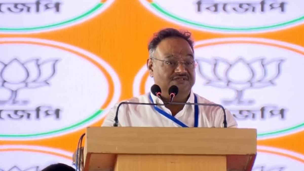 राज्य में गिरती कानून-व्यवस्था पर फिर गरजे शमिक भट्टाचार्य, कहा— 'तृणमूल सरकार बन गई है अपराधियों की सरकार' राज्य में गिरती कानून-व्यवस्था पर फिर गरजे शमिक भट्टाचार्य, कहा— 'तृणमूल सरकार बन गई है अपराधियों की सरकार'