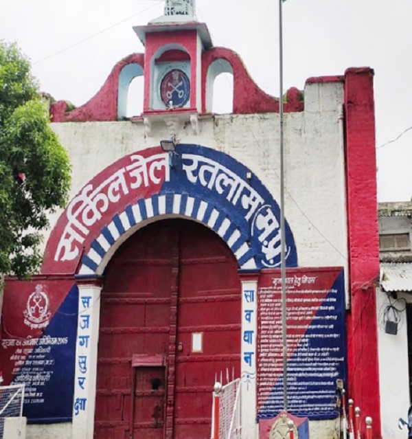 रतलाम : चेक में छेड़खानी कर 4 लाख रुपए निकालने वाले अरोपित को 10 वर्ष की सजा रतलाम : चेक में छेड़खानी कर 4 लाख रुपए निकालने वाले अरोपित को 10 वर्ष की सजा