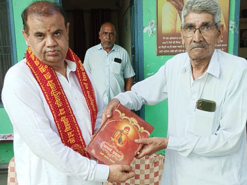 सोनीपत:भाजपा नेता देवेंद्र कौशिक को सम्मानित करते हुए आयोजक सोनीपत:भाजपा नेता देवेंद्र कौशिक को सम्मानित करते हुए आयोजक
