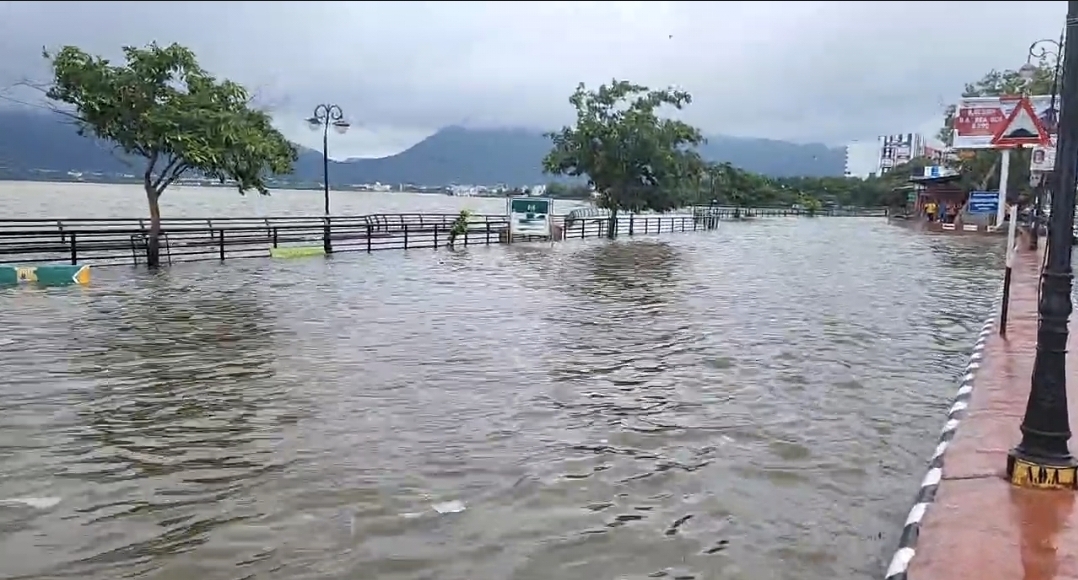आनासागर, वरुण सागर, पुष्कर सहित कई जलाशयों में चादर चली, शहर की कॉलोनियों में घुसा पानी आनासागर, वरुण सागर, पुष्कर सहित कई जलाशयों में चादर चली, शहर की कॉलोनियों में घुसा पानी