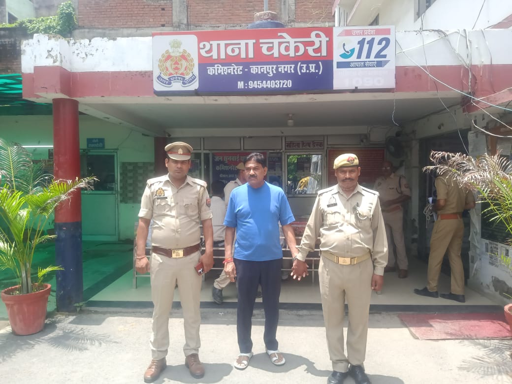 पुलिस की गिरफ्त में आरोपित पुलिस की गिरफ्त में आरोपित
