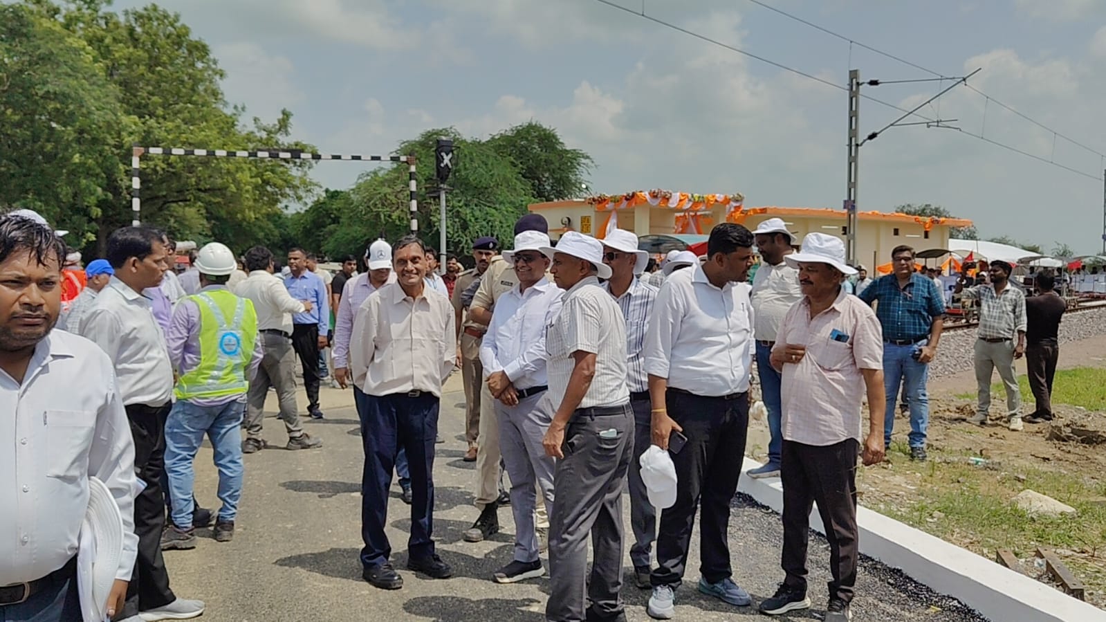 कमिश्नर आफ रेलवे सुरक्षा ने दोहरी लाईन का किया उद्घाटन कमिश्नर आफ रेलवे सुरक्षा ने दोहरी लाईन का किया उद्घाटन