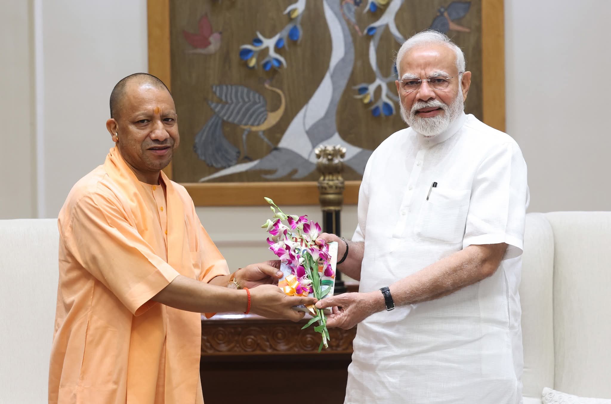 उत्तरप्रदेश के मुख्यमंत्री योगी आदित्यनाथ ने की प्रधानमंत्री नरेन्द्र मोदी से मुलाकात