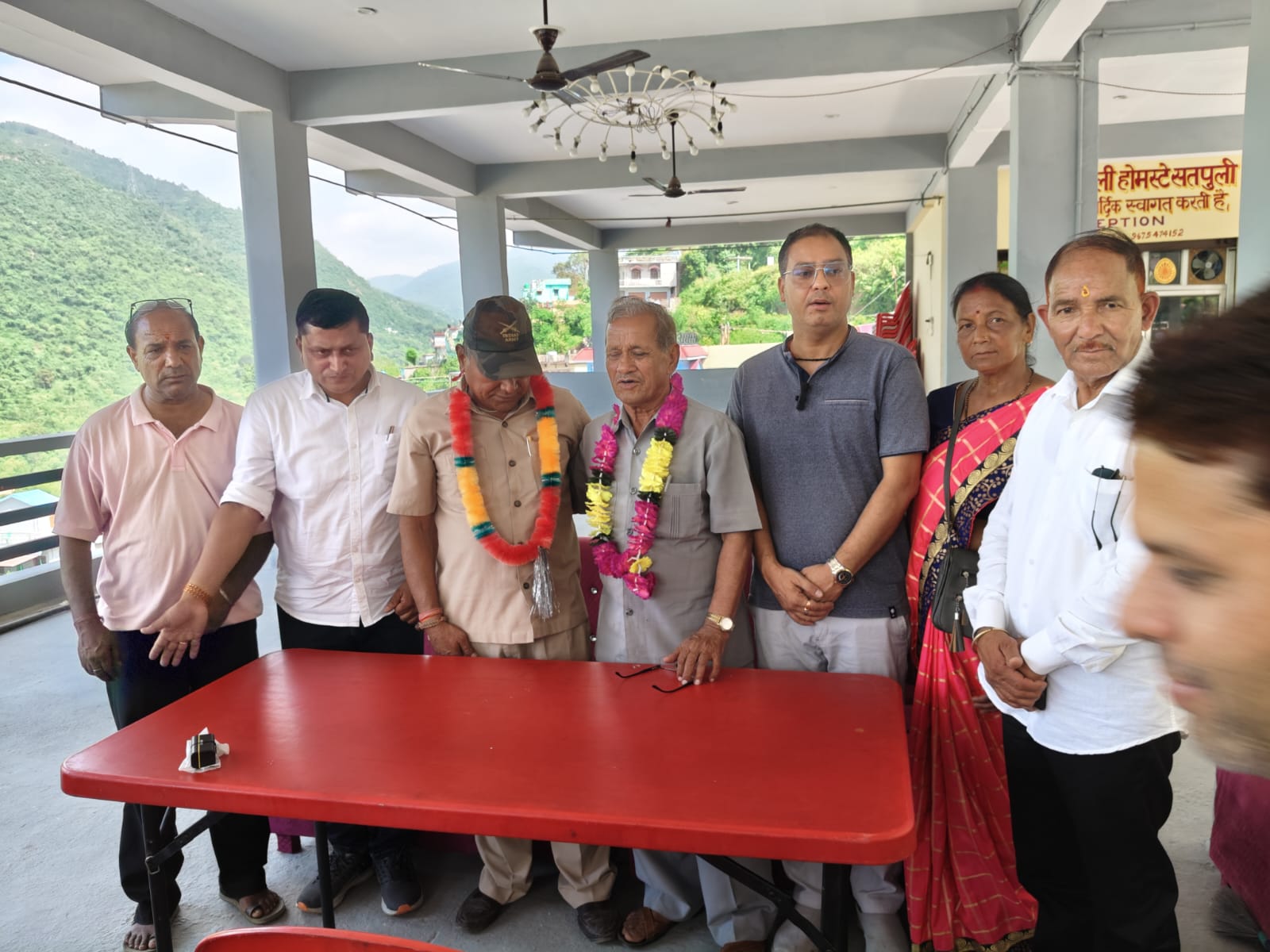 कुल्हड़ सीट से शेखर सिंह नेगी को समर्थन देते कांग्रेसी